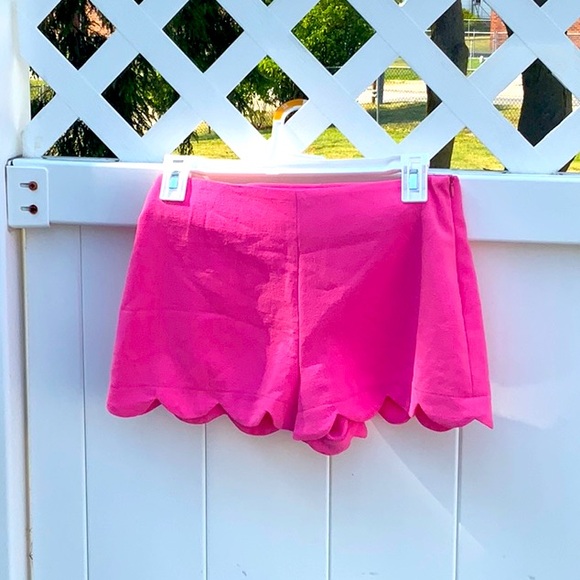 Monteau Pants - Pink sculpted hem shorts